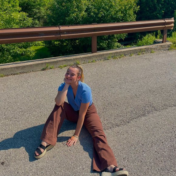 Meet your Posher, Serena - Picture 1 of 1